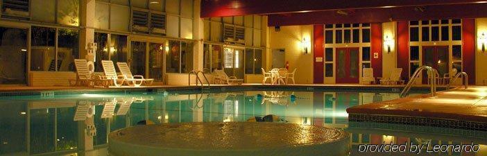 Hotel Carlisle & Embers Convention Center Exteriör bild